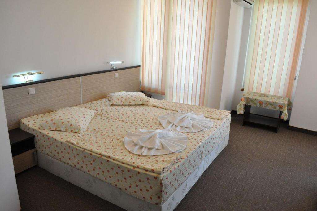 St. George Apartments نيسيبار الغرفة الصورة